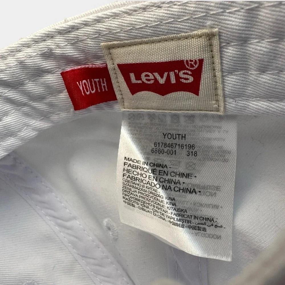 Levis classic white